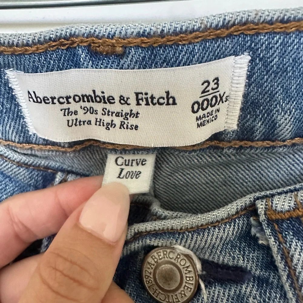 Abercrombie & Fitch Curve Love Ultra High Rise 90s Straight Jean 23 extra short - Picture 4 of 9